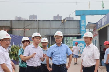 集團(tuán)公司董事長鄧華帶隊(duì)前往內(nèi)江市、隆昌市考察紡織、糧食儲(chǔ)運(yùn)、撬裝加油等項(xiàng)目