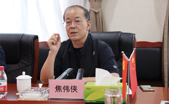 四川省委省政府決策咨詢委員會(huì)、西財(cái)智庫(kù)領(lǐng)導(dǎo)專家蒞臨四川棉麻集團(tuán)指導(dǎo)工作