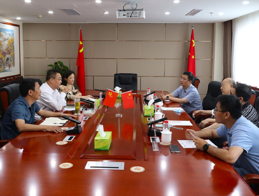 鄧華會(huì)見四川大學(xué)教授葉光斗、巨石集團(tuán)成都有限公司執(zhí)行董事、總經(jīng)理陳杰等一行