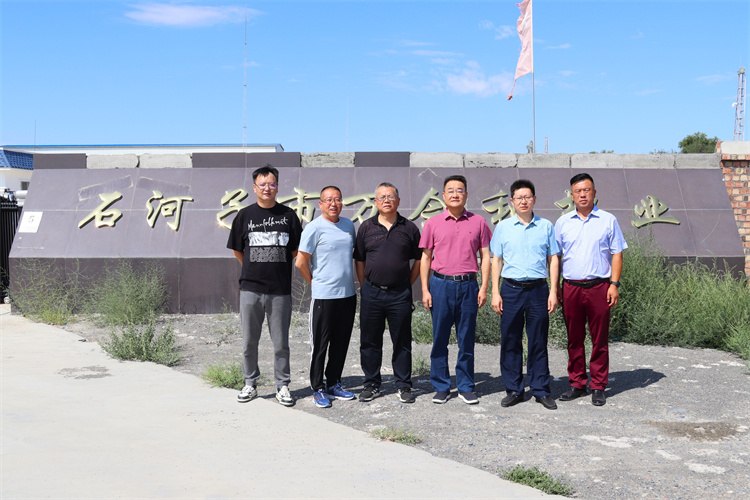 省供銷社黨組副書記、監(jiān)事會主任張強(qiáng)調(diào)研集團(tuán)公司在疆合作企業(yè)