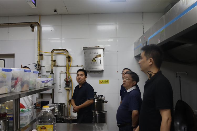 省供銷社黨組成員、理事會副主任向偉益帶隊檢查指導(dǎo)棉麻集團(tuán)安全生產(chǎn)工作